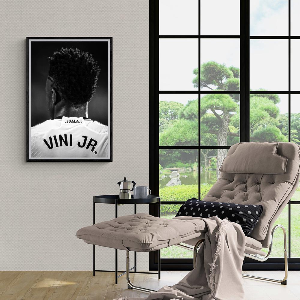 Vini Jr Black and White Poster | Muurdecoratie | Monochrome Wanddecoratie | Modern Kunstwerk | Stijlvolle Posters | Voetbal Thema | Woonkamer Decoratie