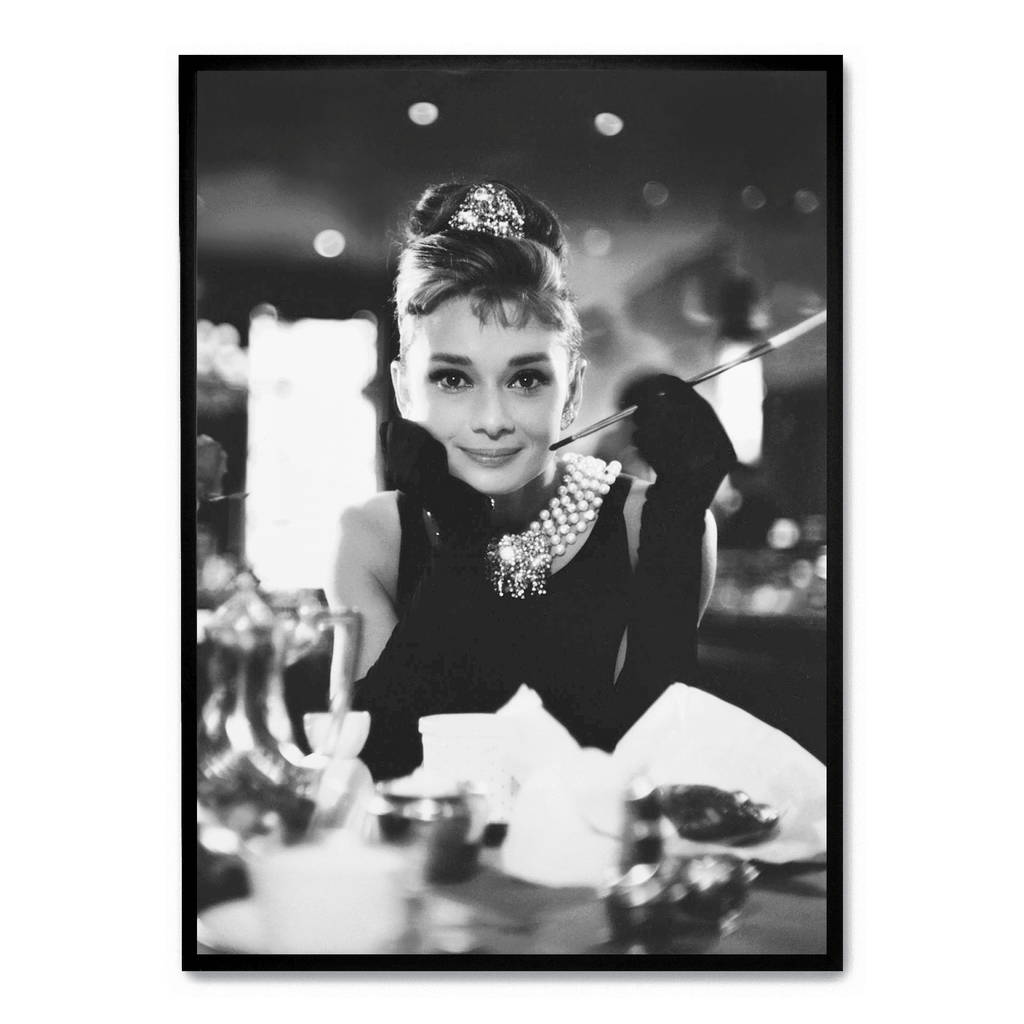 Audrey Hepburn Poster | Breakfast at Tiffany's | Vintage Film Muurdecoratie | Hollywood Legend Wanddecoratie | Classic Movie Icon Print voor Tijdloze Schilderijen | Huis Decoratie