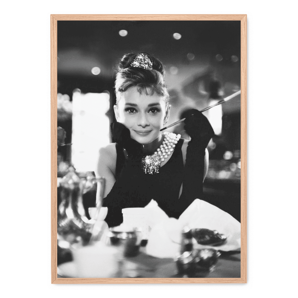 Audrey Hepburn Poster | Breakfast at Tiffany's | Vintage Film Muurdecoratie | Hollywood Legend Wanddecoratie | Classic Movie Icon Print voor Tijdloze Schilderijen | Huis Decoratie