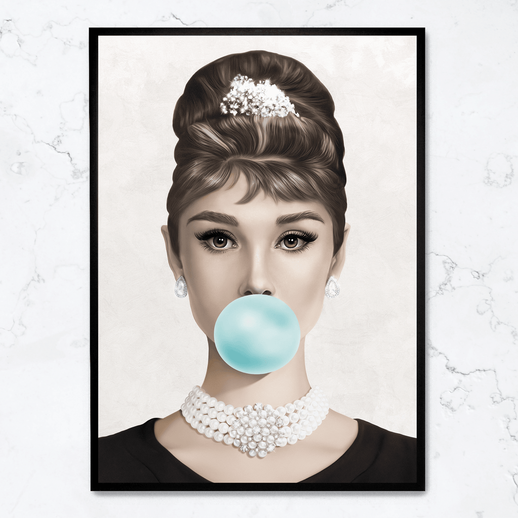 Audrey Hepburn Bubblegum Poster | Pop Art Muurdecoratie | Vintage Wanddecoratie | Zwart Wit Retro Glamour | Elegante Kunstafbeelding