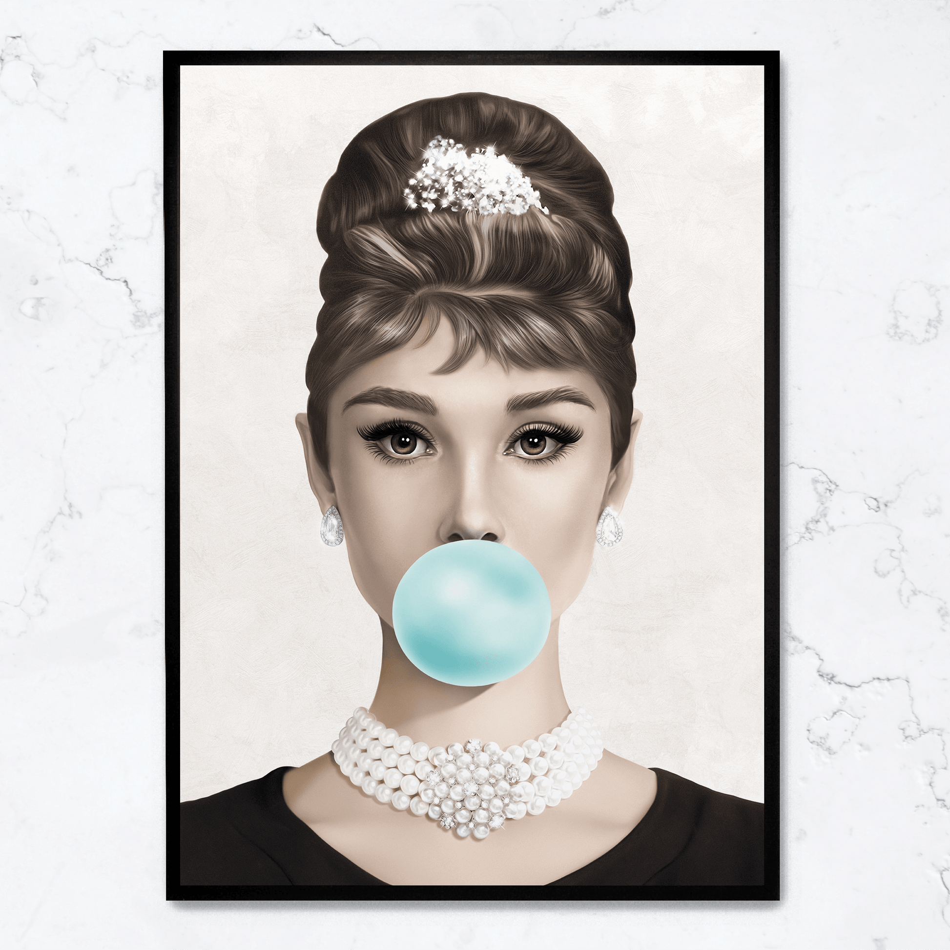 Audrey Hepburn Bubblegum Poster | Pop Art Muurdecoratie | Vintage Wanddecoratie | Zwart Wit Retro Glamour | Elegante Kunstafbeelding