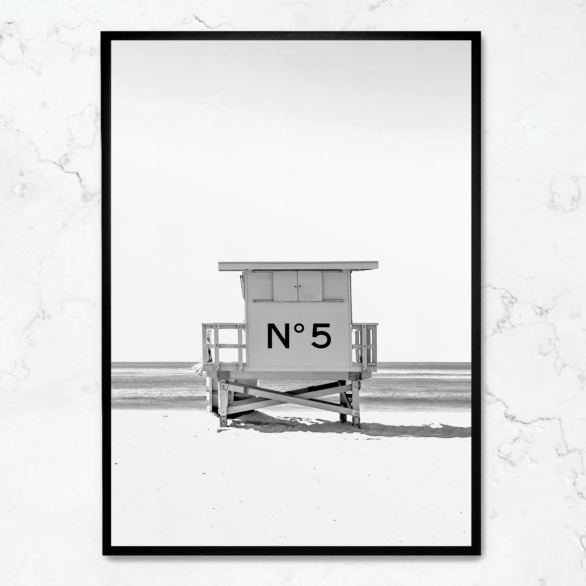 Chanel Beach Cabin poster | Luxe muurdecoratie | Elegante wanddecoratie | Stijlvolle schilderijen voor huis & tuin | Coastal chic canvas kunst