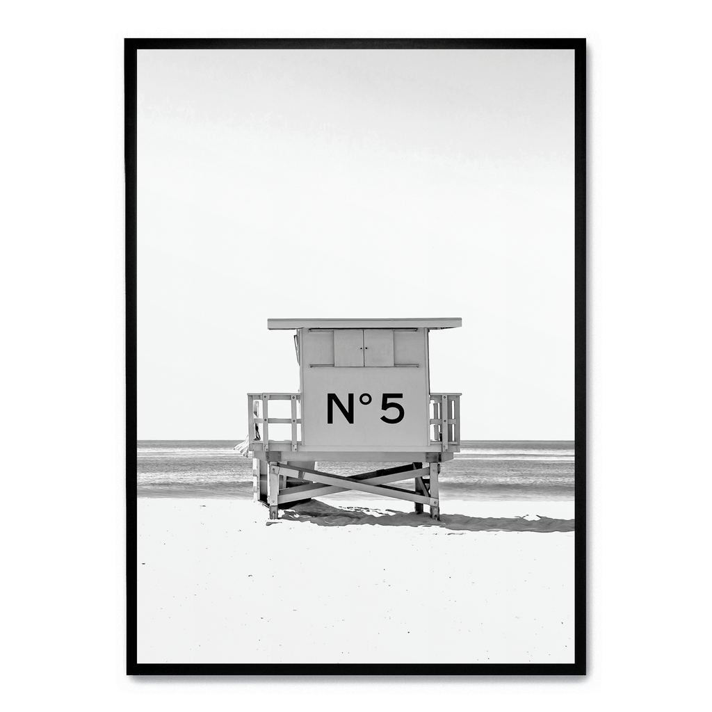 Chanel Beach Cabin poster | Luxe muurdecoratie | Elegante wanddecoratie | Stijlvolle schilderijen voor huis & tuin | Coastal chic canvas kunst