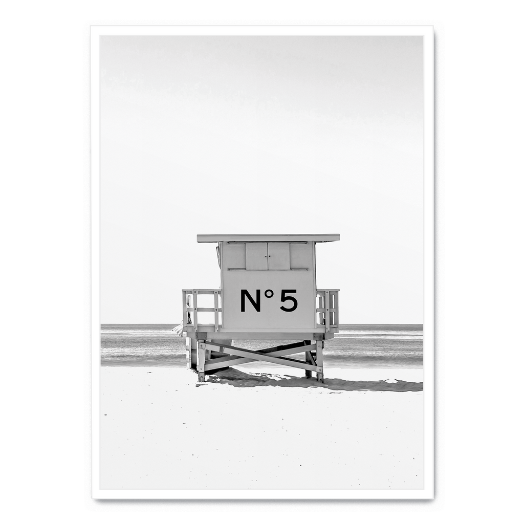 Chanel Beach Cabin poster | Luxe muurdecoratie | Elegante wanddecoratie | Stijlvolle schilderijen voor huis & tuin | Coastal chic canvas kunst