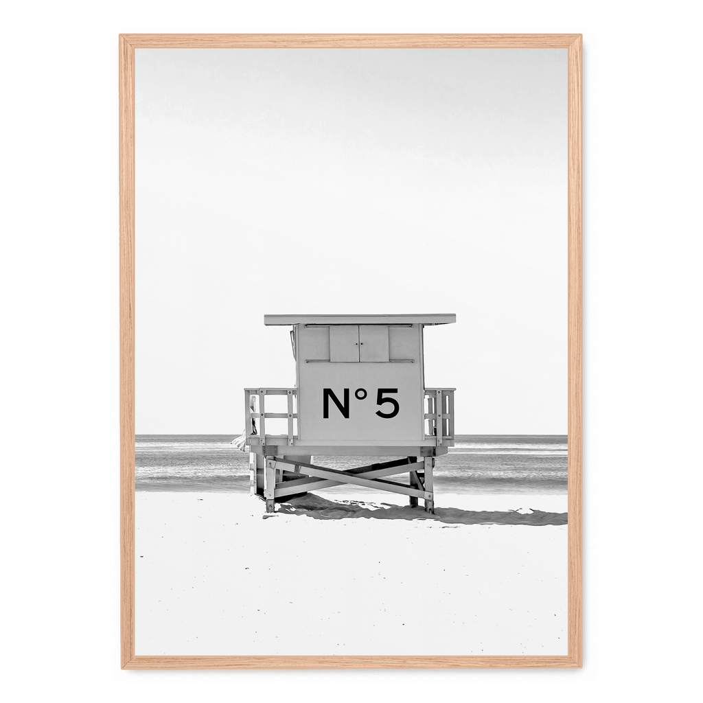 Chanel Beach Cabin poster | Luxe muurdecoratie | Elegante wanddecoratie | Stijlvolle schilderijen voor huis & tuin | Coastal chic canvas kunst