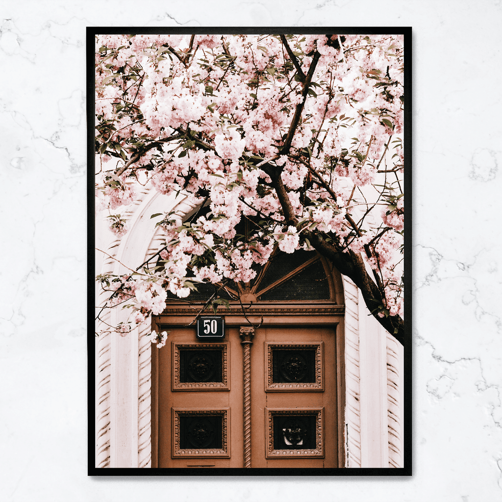 Door with Pink Flowers | Muurdecoratie | Schilderij voor huis en tuin | Bloemenprint wanddecoratie posters