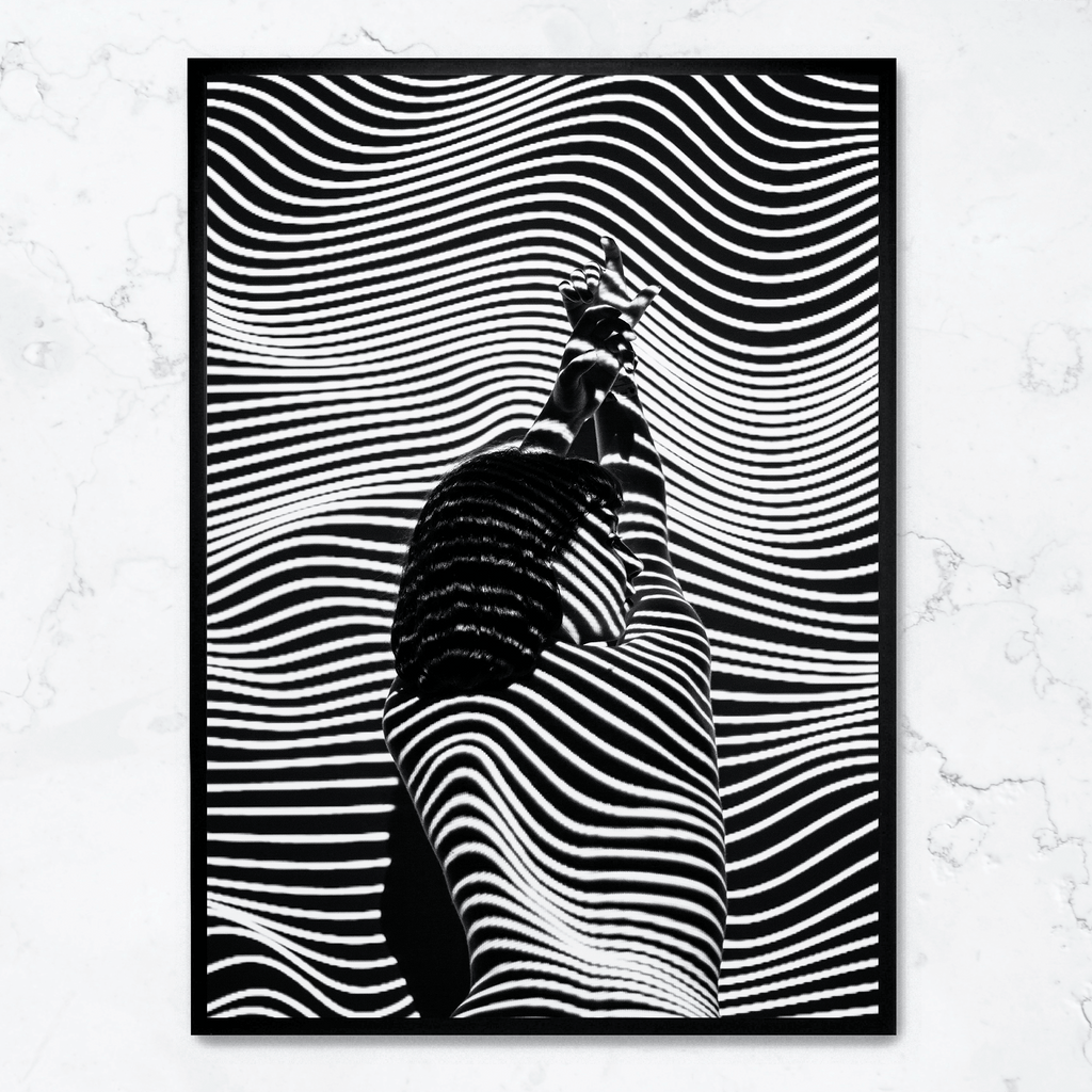 Girl with Striped Pattern | Muurdecoratie | Wanddecoratie voor thuis | Posters | Kunst aan de muur