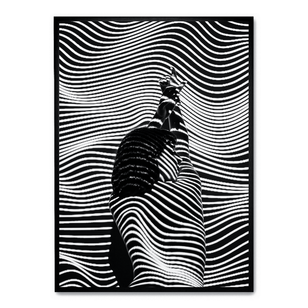 Girl with Striped Pattern | Muurdecoratie | Wanddecoratie voor thuis | Posters | Kunst aan de muur