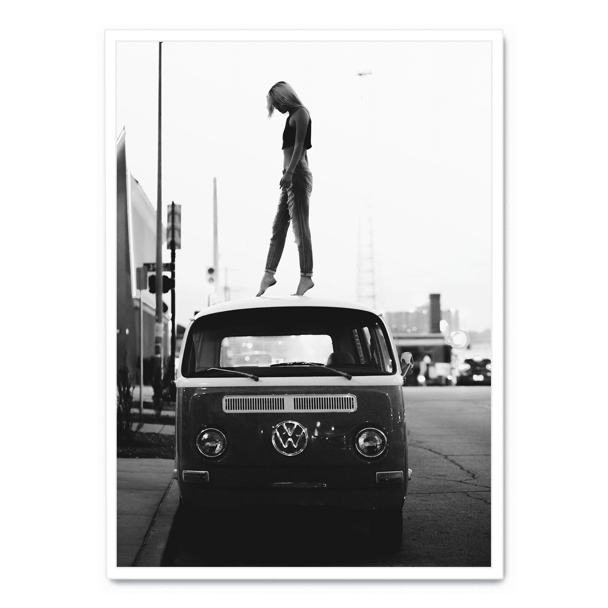 Girl on Volkswagen | Retro Schilderijen | Muurdecoratie | Vintage Wanddecoratie | Posters Voor Huis