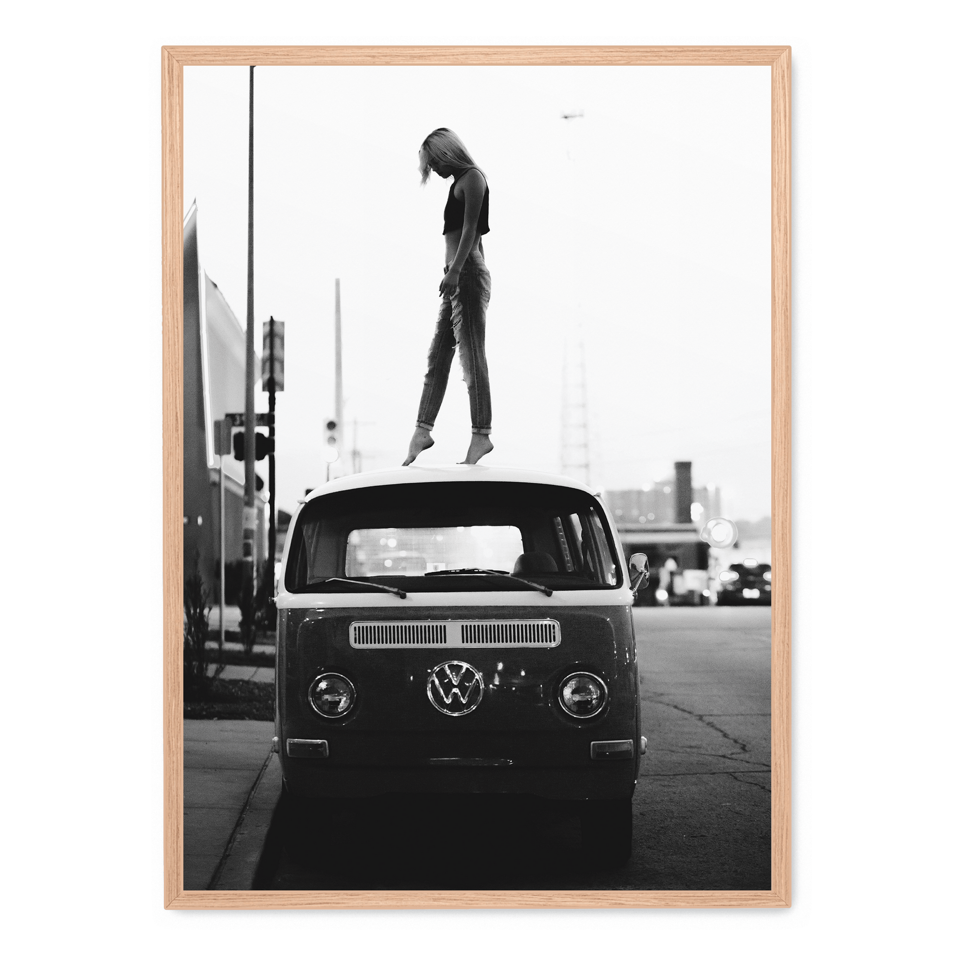 Girl on Volkswagen | Retro Schilderijen | Muurdecoratie | Vintage Wanddecoratie | Posters Voor Huis