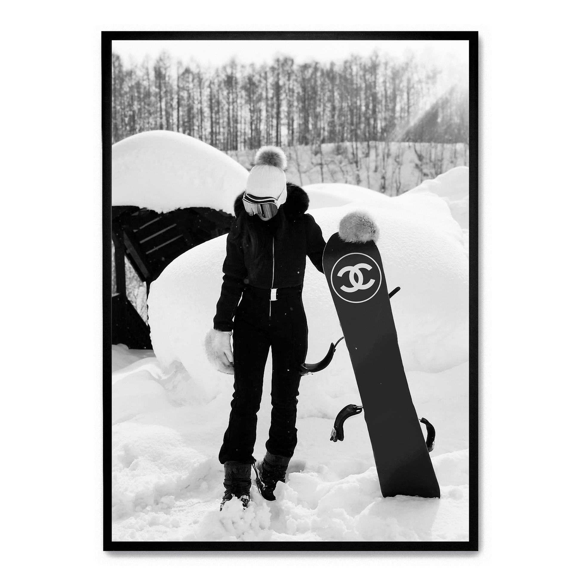 Chanel Snowboard Enthusiast | Muurdecoratie | Fashionable Girl Illustratie | Luxe Wanddecoratie | Moderne Interieur Posters