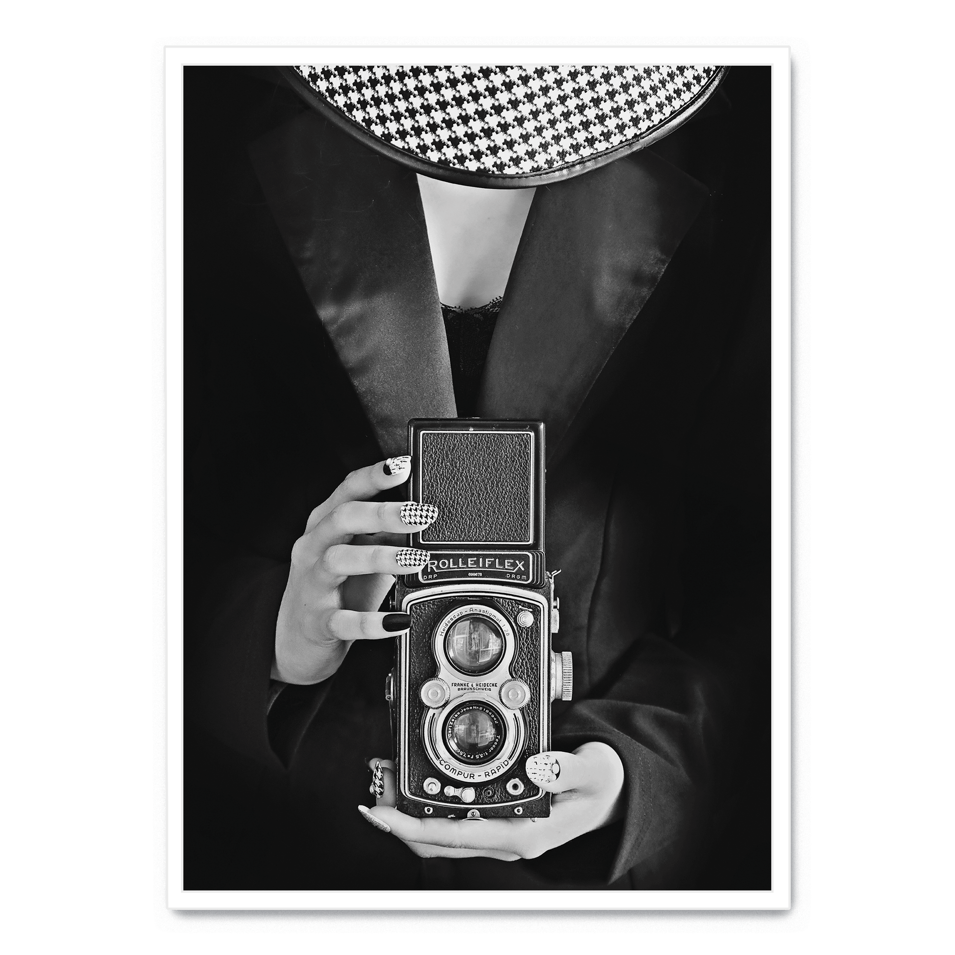 Woman With Camera | Muurdecoratie | Vintage Style Portret | Wanddecoratie Poster | Fotografie Kunst