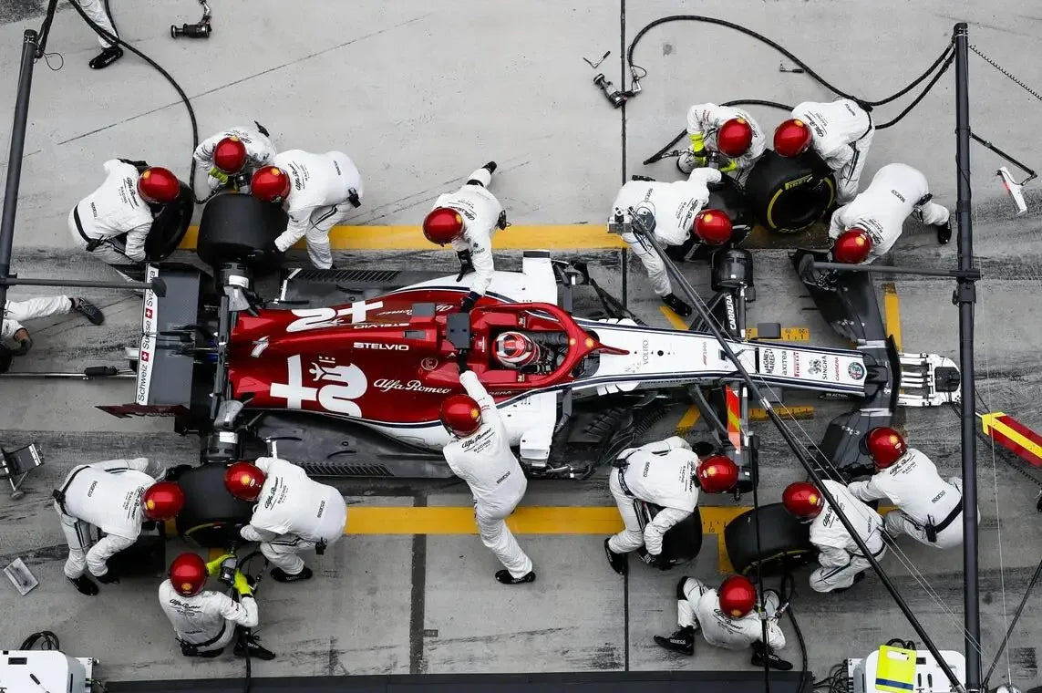 Kimi Raikkonen Pitstop | Alfa Romeo 2020 Kunst | Motorsport Wanddecoratie | Precision & Performance Muurdecoratie Posters