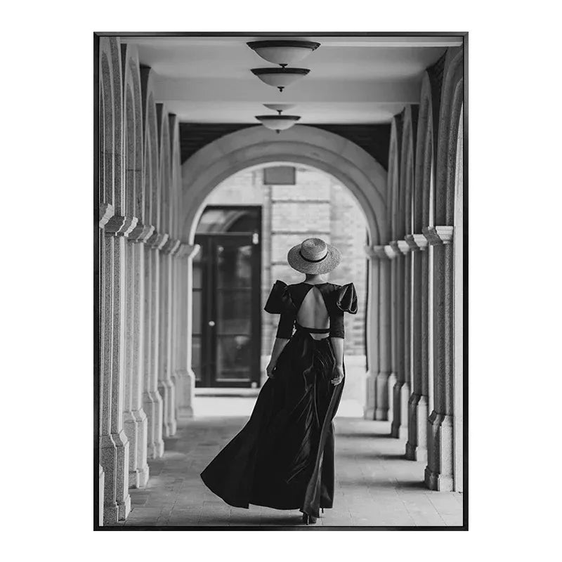 Graceful Echoes in Historic Corridors | Posters & Muurdecoratie voor Huis | Tijdloos & Elegant Kunstwerk