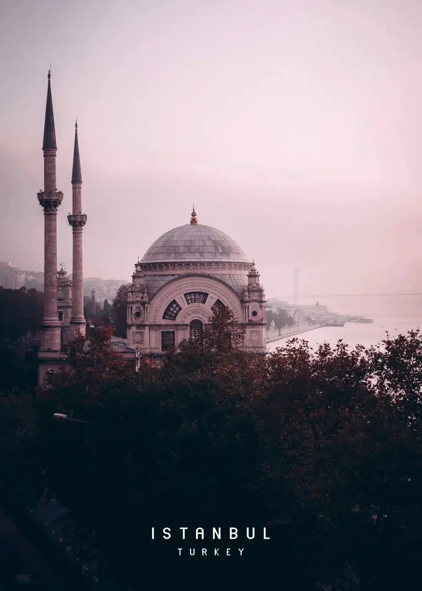 Dolmabahçe Moskee Posters | Prachtige Bosphorus Uitzicht | Muurdecoratie Istanbul | Vredig Constantinopel Landschap | Tranquiele Ochtend Kunst Print