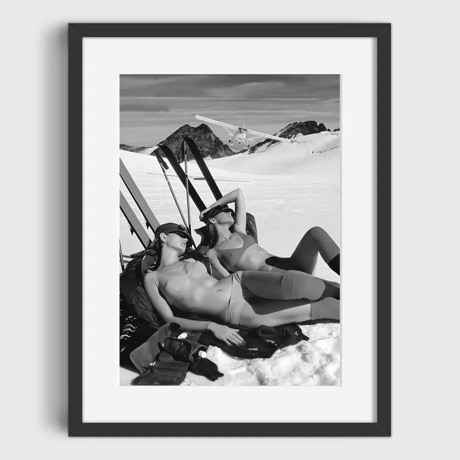 Women Sunbathing on Snowy Slopes in Bikinis | Vintage Ski Posters Serie | Muurdecoratie | Wanddecoratie