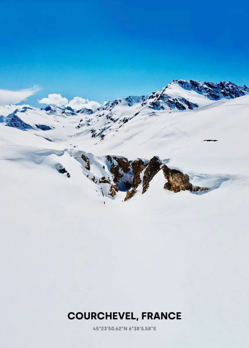Pristine Snow-Covered Mountains | Muurdecoratie | Courchevel Poster | Wanddecoratie | Winterlandschap | Kunst