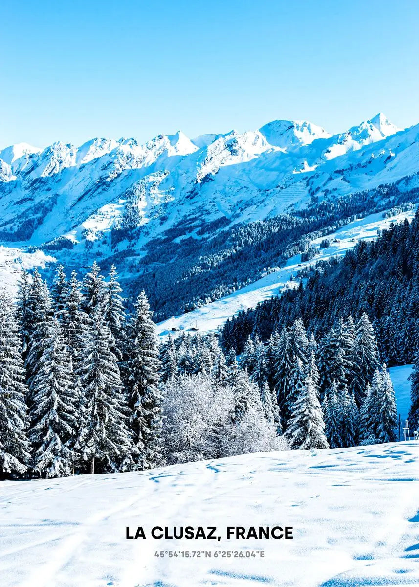 Sunlit Snowy Peaks Poster | Winter Wonderland | La Clusaz | Muurdecoratie | Berglandschap Wanddecoratie | Frankrijk Kunst