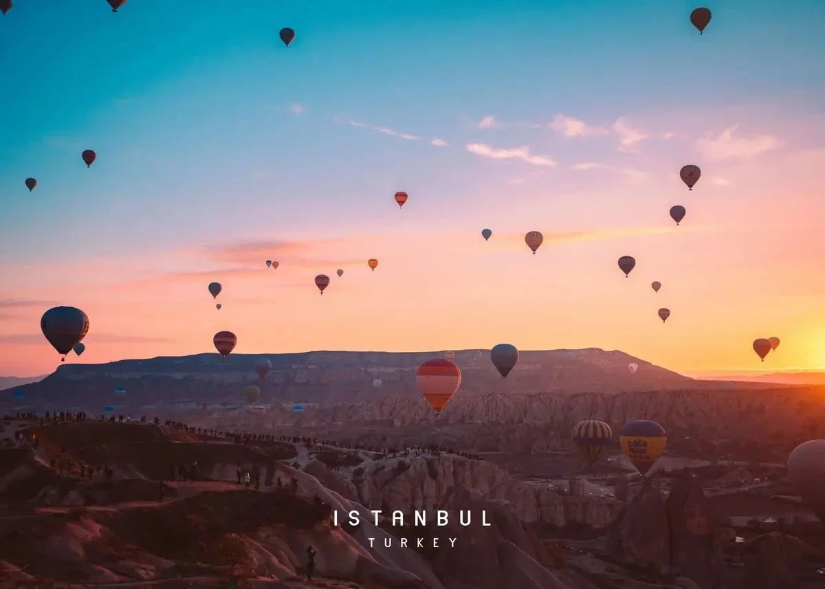 Hot Air Balloons Poster | Cappadocia | Vibrante Zonsopgang | Istanbul | Turkije Wanddecoratie | Muurdecoratie Reisinspiratie | Kleurrijke Luchtballonnen