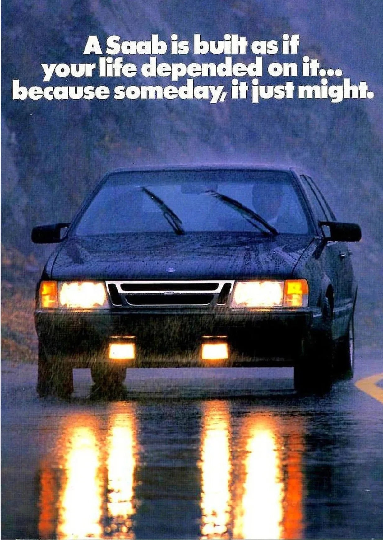 Saab 900 Turbo in Regen | Vintage Muurdecoratie | Uitdagende Saab Poster | Wanddecoratie | Kunst