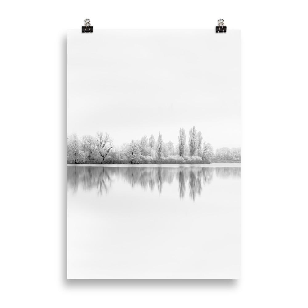 Serene Winter Lake Scene Poster | Winterlandschap Muurdecoratie | Woondecoratie | Wandkunst | Posters